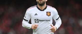 Ten Hag explica por que o Manchester United contratou Mazraoui