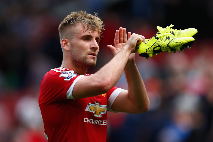 Três laterais-esquerdos de interesse do Manchester United revelados